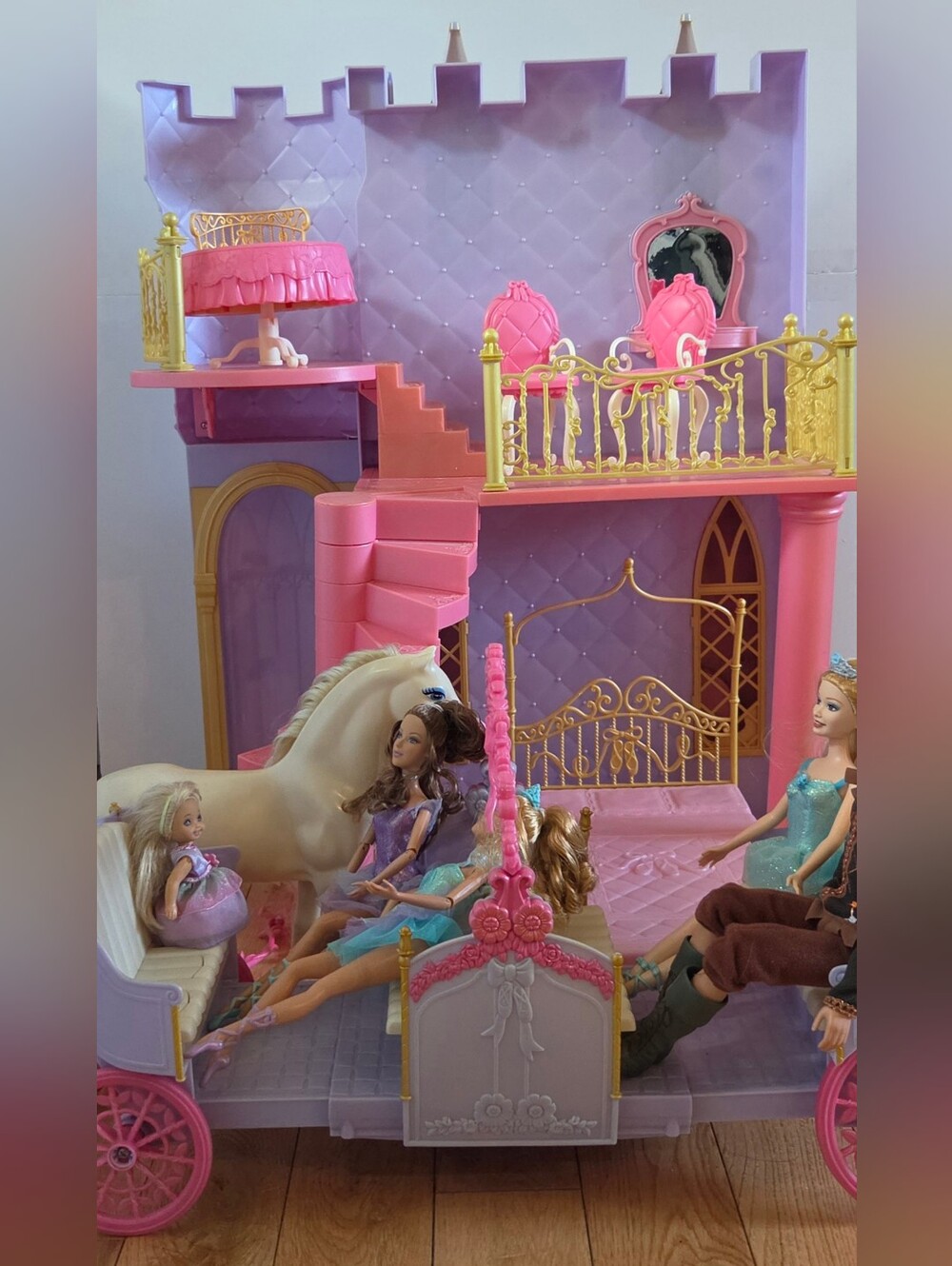 Barbie In The 12 Dancing Princesses Set Including Palace And Carriage